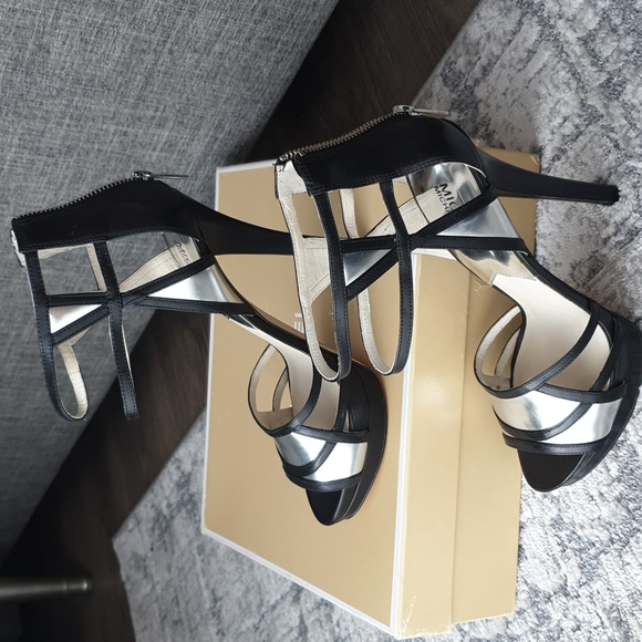 Michael Kors Jaida Leather Cutout Sandal heels size 9 - Picture 1 of 17